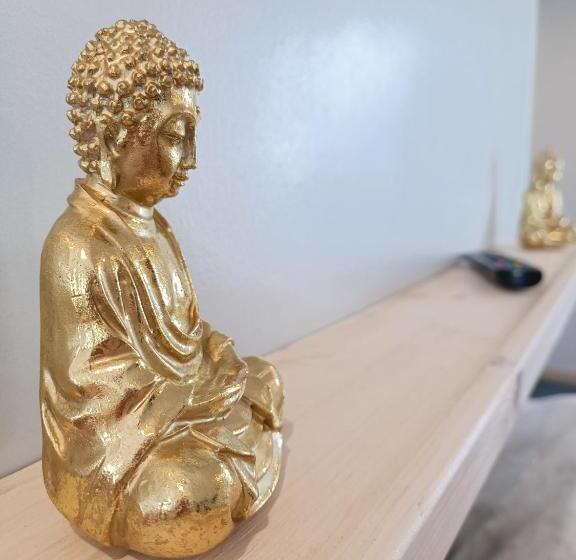 تختخواب و صبحانه Le Bouddha Besse