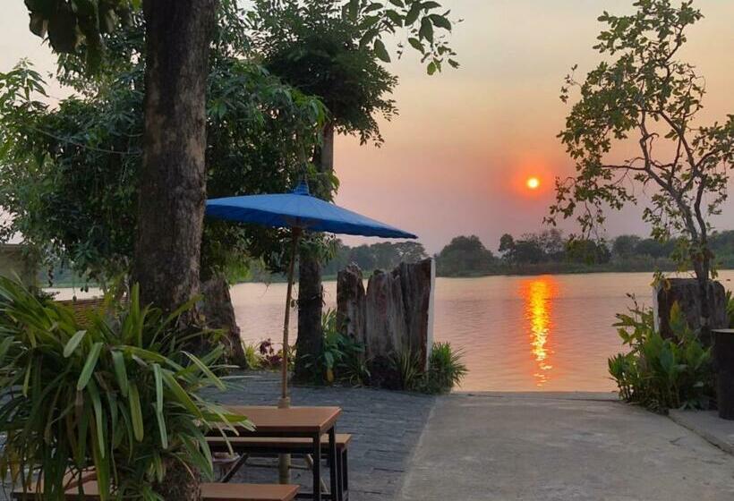 پانسیون Ruen Thai Ban Rim Nam