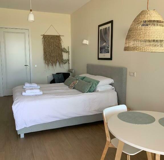 مبيت وإفطار Waterfront Studio