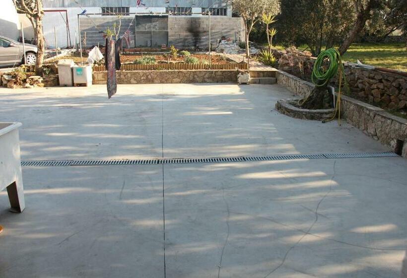 پانسیون Casa Talika