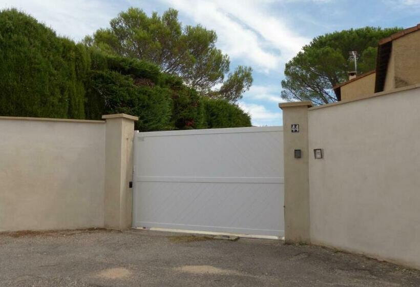 Bed and Breakfast Entre Avignon Et Pont Du Gard