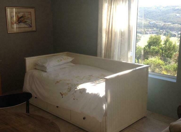 تختخواب و صبحانه Golf View Cottage