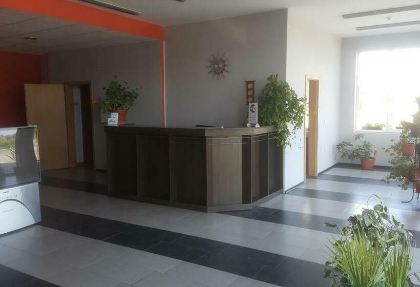 בית מלון כפרי Seasons 2