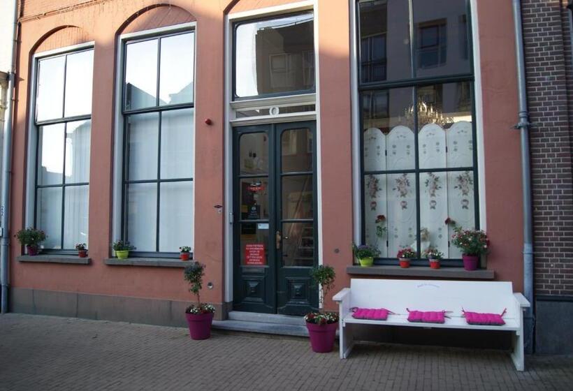 Bed and Breakfast De Zevenster Gevestigd Aan De Winkelstraat