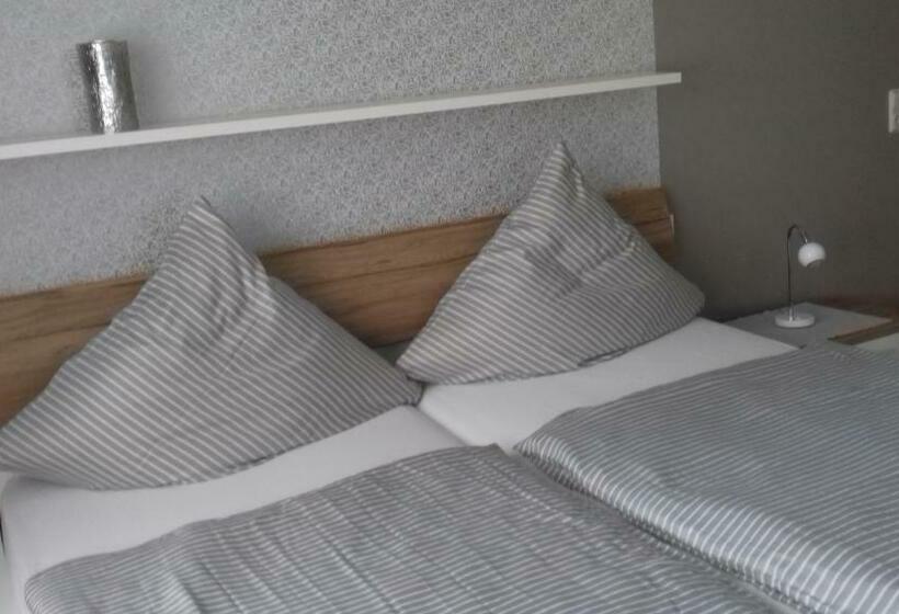 ベッドアンドブレックファースト Pension Kölzer