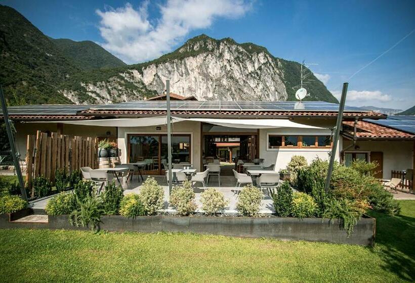 هتل Agritur Comai