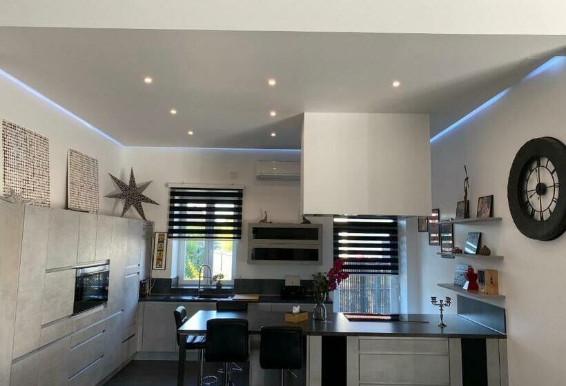 Les Rives Des Habsbourg