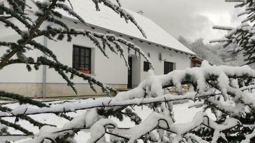 بنسيون Gerecse Vendégház