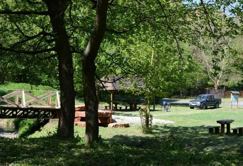 بنسيون Gerecse Vendégház