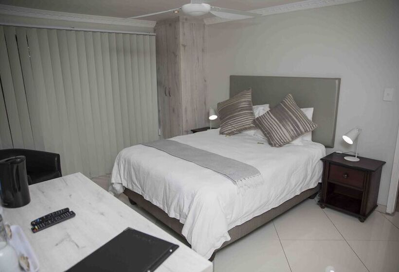 Пансион Palmwood Guest House