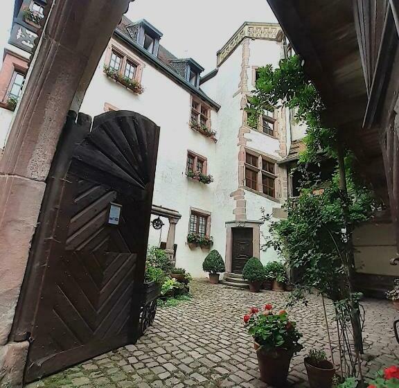 تختخواب و صبحانه Adrihof à Riquewihr, Cour De L Abbaye D Autrey