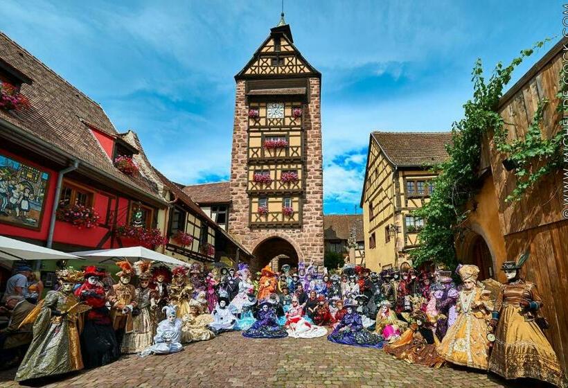 تختخواب و صبحانه Adrihof à Riquewihr, Cour De L Abbaye D Autrey