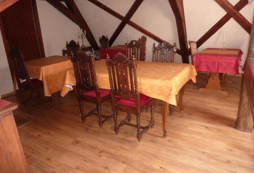 تختخواب و صبحانه Adrihof à Riquewihr, Cour De L Abbaye D Autrey