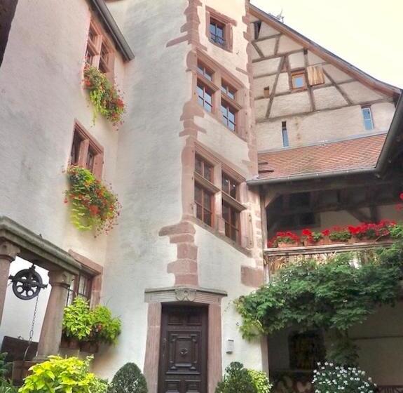 تختخواب و صبحانه Adrihof à Riquewihr, Cour De L Abbaye D Autrey