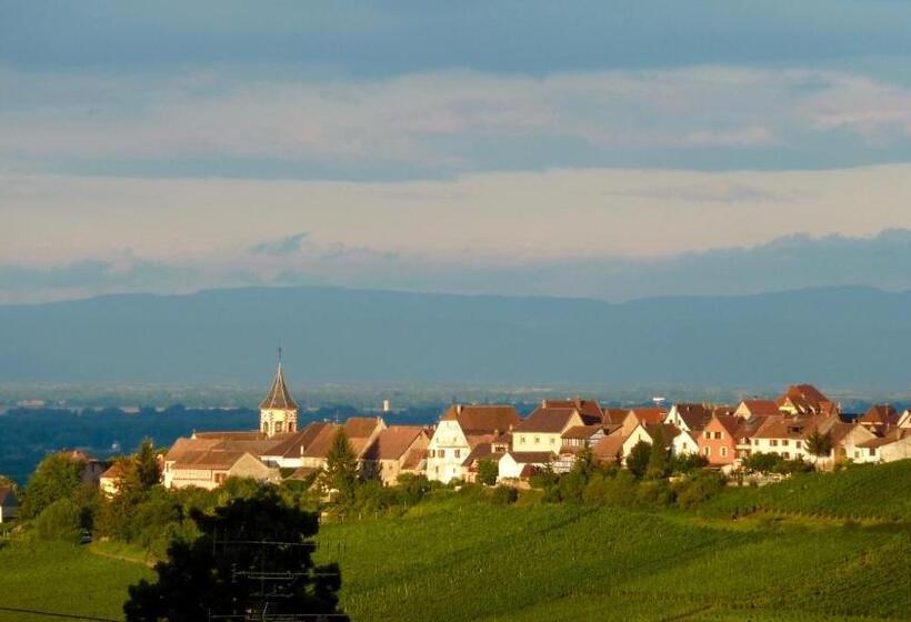 تختخواب و صبحانه Adrihof à Riquewihr, Cour De L Abbaye D Autrey