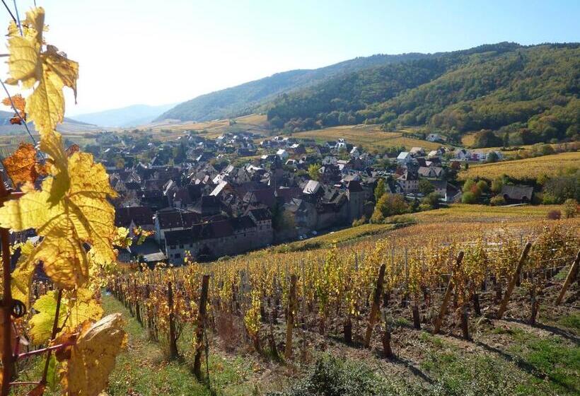 تختخواب و صبحانه Adrihof à Riquewihr, Cour De L Abbaye D Autrey