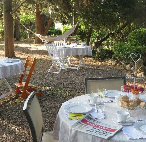 تختخواب و صبحانه Mas De L Ermitage