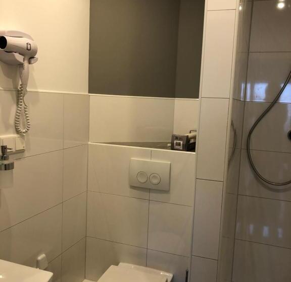 هتل Gasthof & Restaurant Am Kreuz