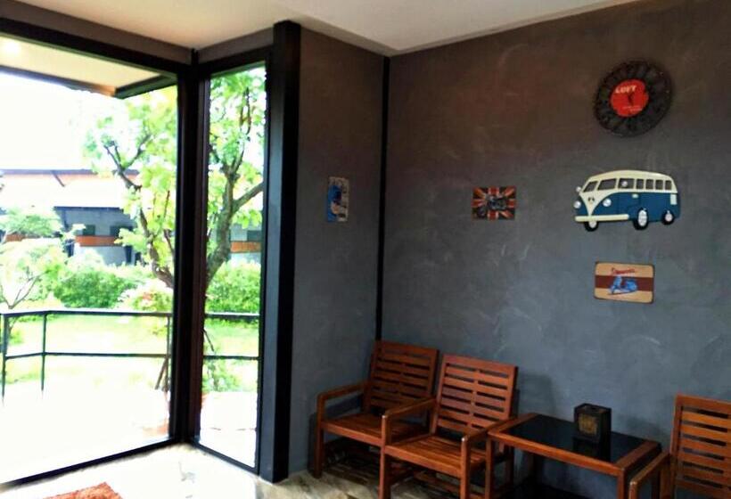 پانسیون The Loft Resort Kabin Buri