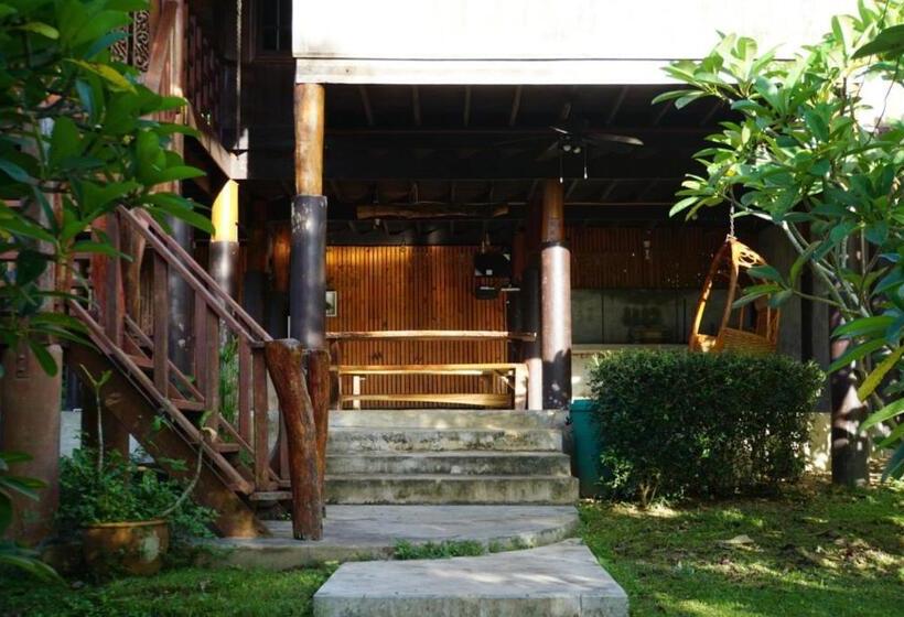 Resort Baanrai Khunya บ้านไร่คุณย่า