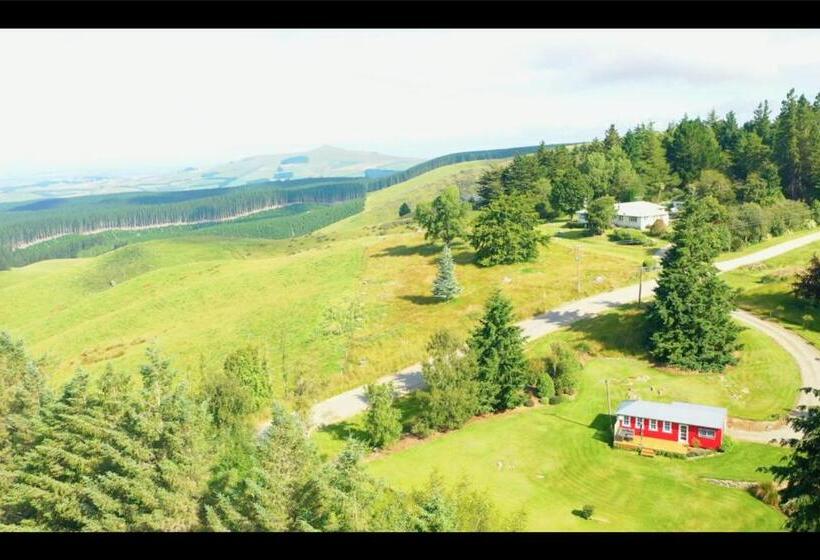 تختخواب و صبحانه Little Red School House