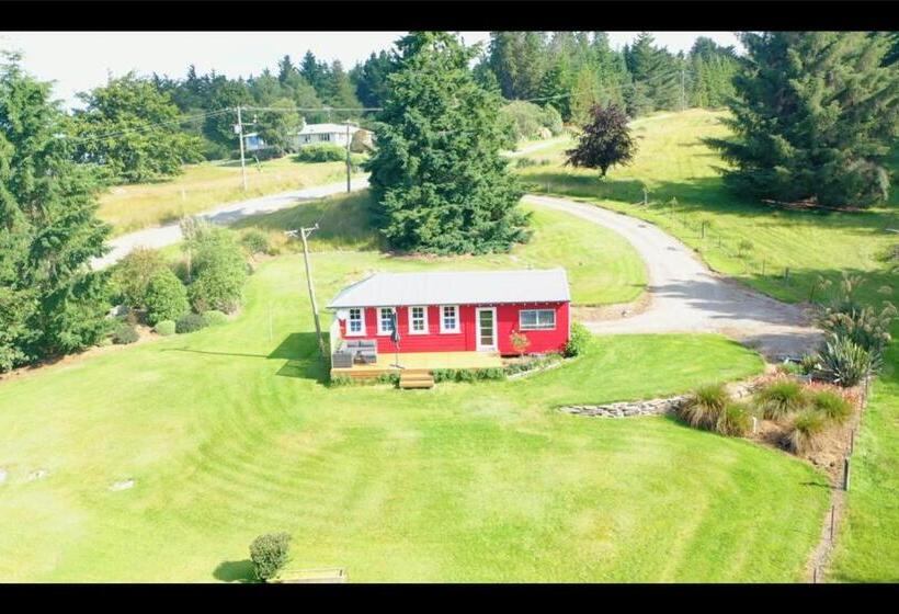 تختخواب و صبحانه Little Red School House