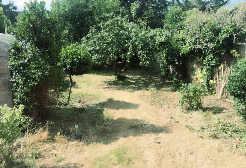 بنسيون Bexleyheath Station House