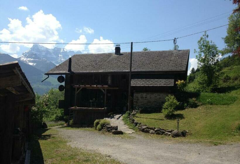 تختخواب و صبحانه Chalet Ingas