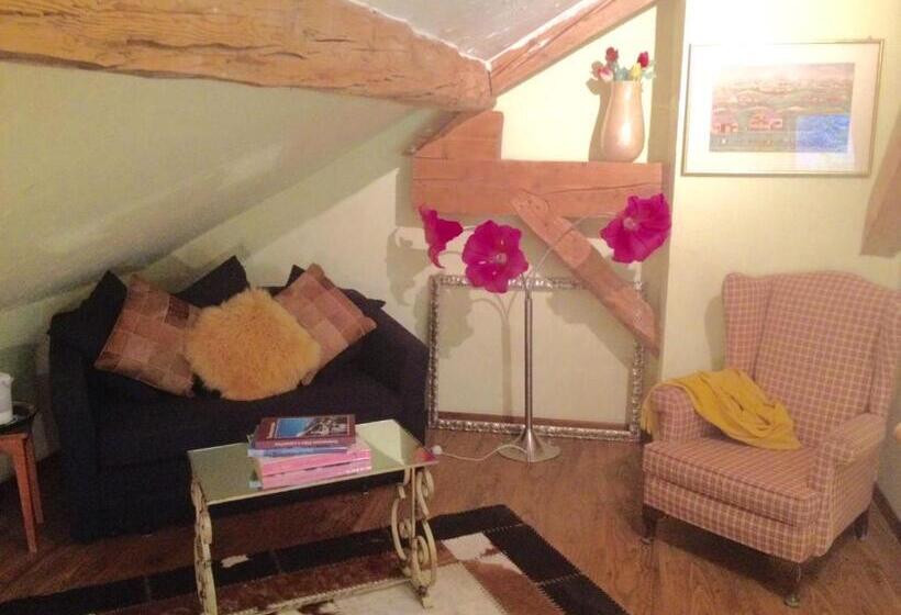تختخواب و صبحانه Chalet Ingas