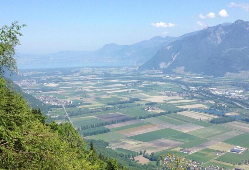 تختخواب و صبحانه Chalet Ingas