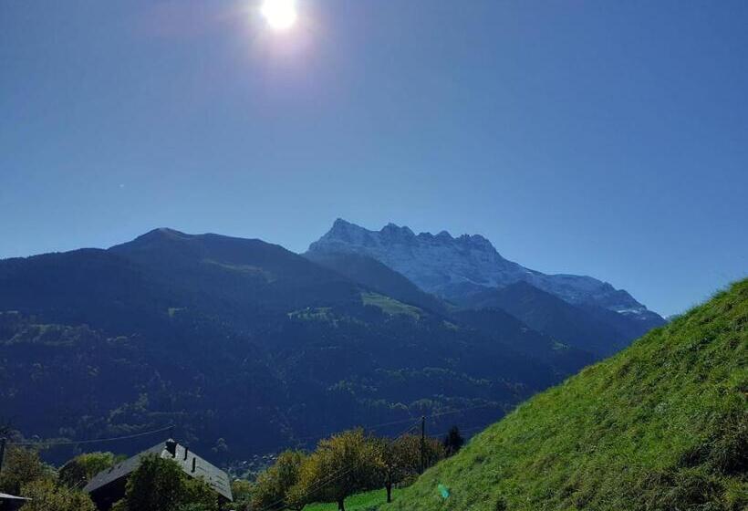 تختخواب و صبحانه Chalet Ingas