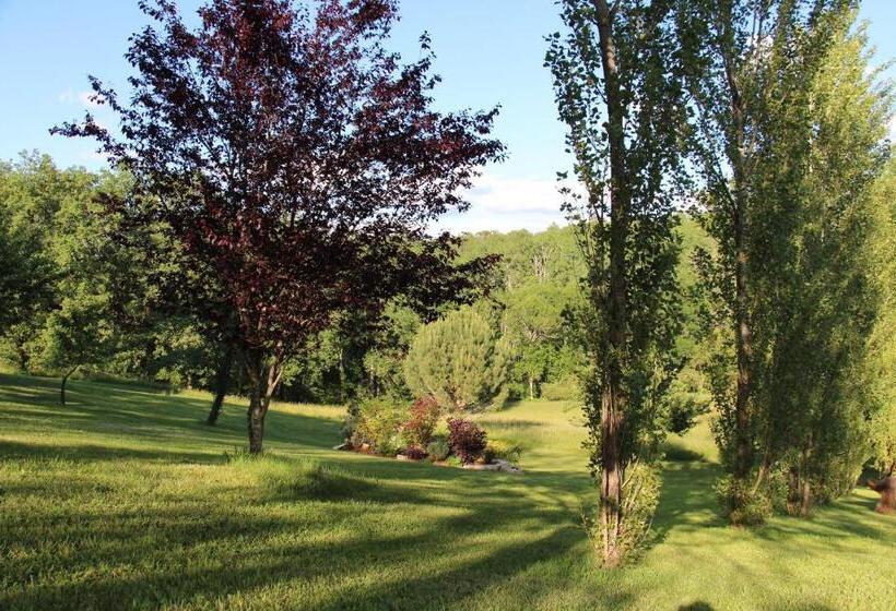 تختخواب و صبحانه La Métairie Des Songes