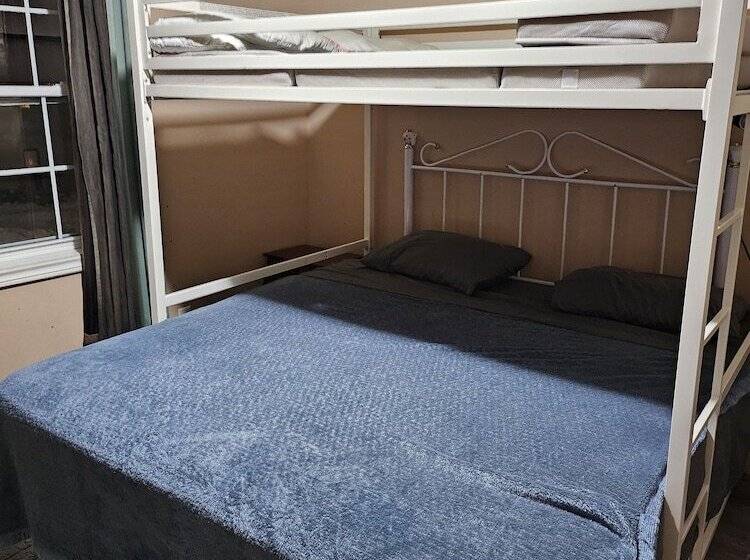 پانسیون Cozy Pet Friendly Home