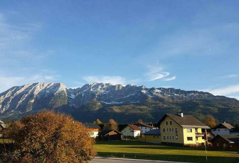 پانسیون Haus Karina