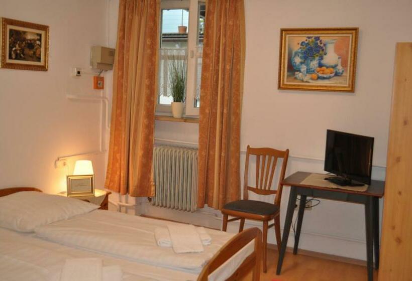 פנסיון Weinstube Heigl Restaurante Pizzeria Puccini