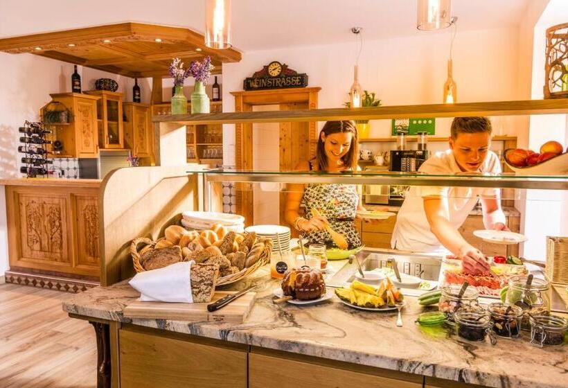 هتل Weingut Wohlfühlzimmer Adam Lieleg