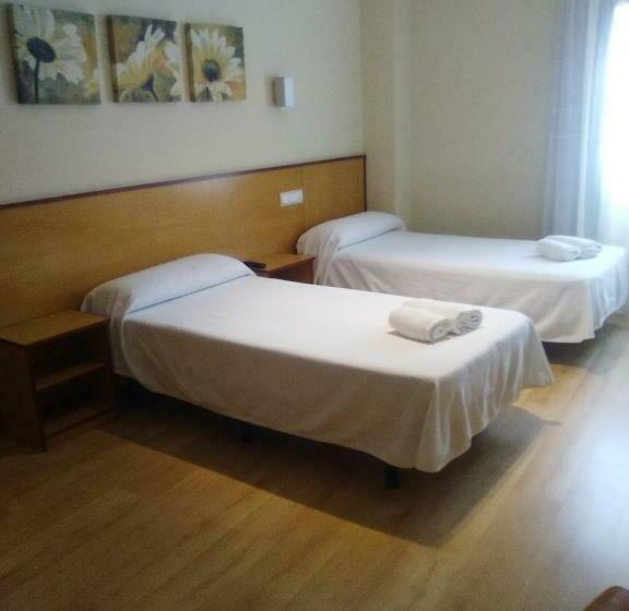 ペンション Hostal Restaurante Taracena