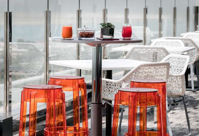 هتل Andaz Capital Gate Abu Dhabi, By Hyatt