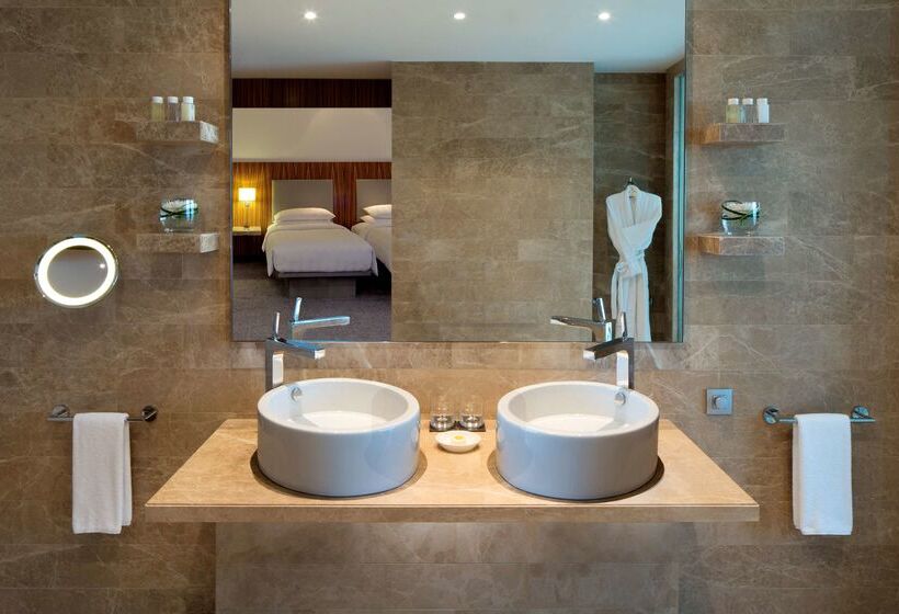 هتل Andaz Capital Gate Abu Dhabi, By Hyatt
