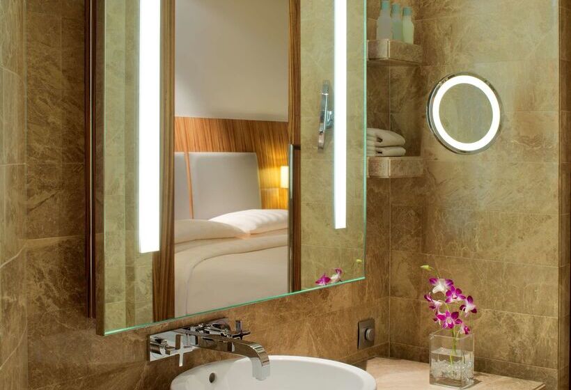 هتل Andaz Capital Gate Abu Dhabi, By Hyatt