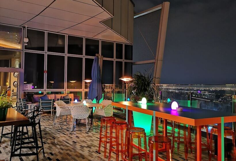 هتل Andaz Capital Gate Abu Dhabi, By Hyatt
