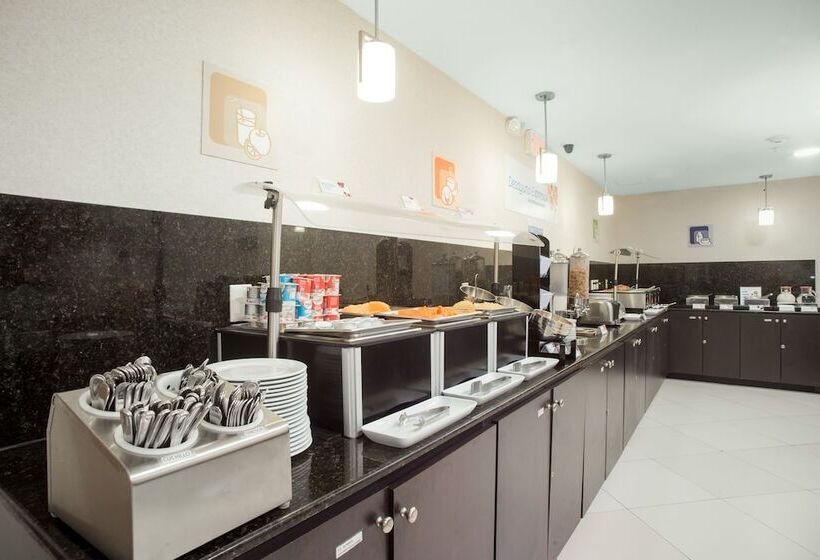 هتل Holiday Inn Express Tapachula, An Ihg