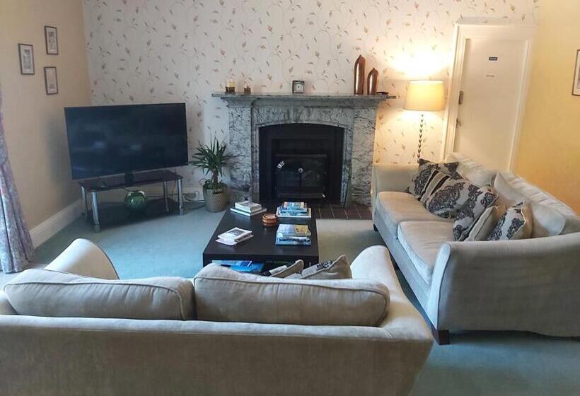 تختخواب و صبحانه Elton Guest House