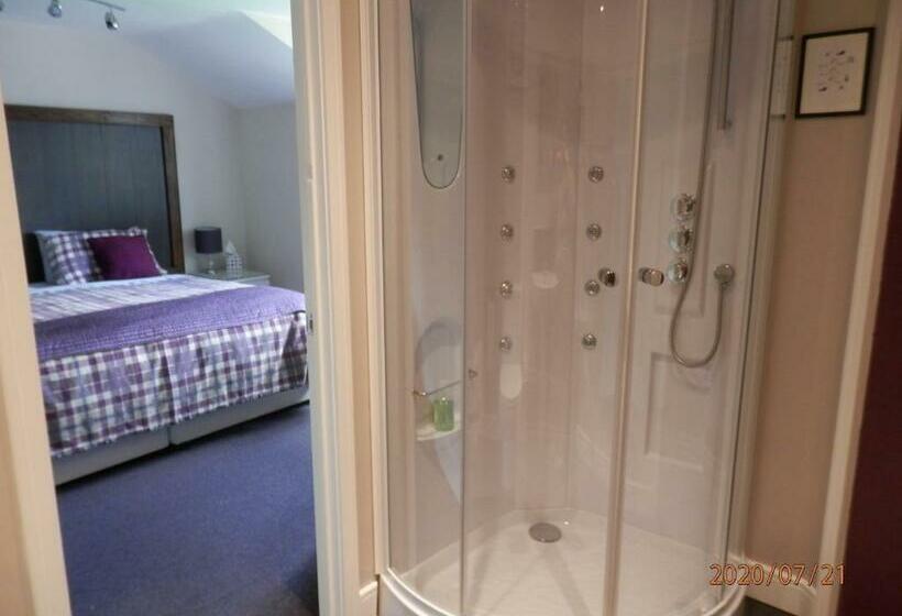 مبيت وإفطار Middle House