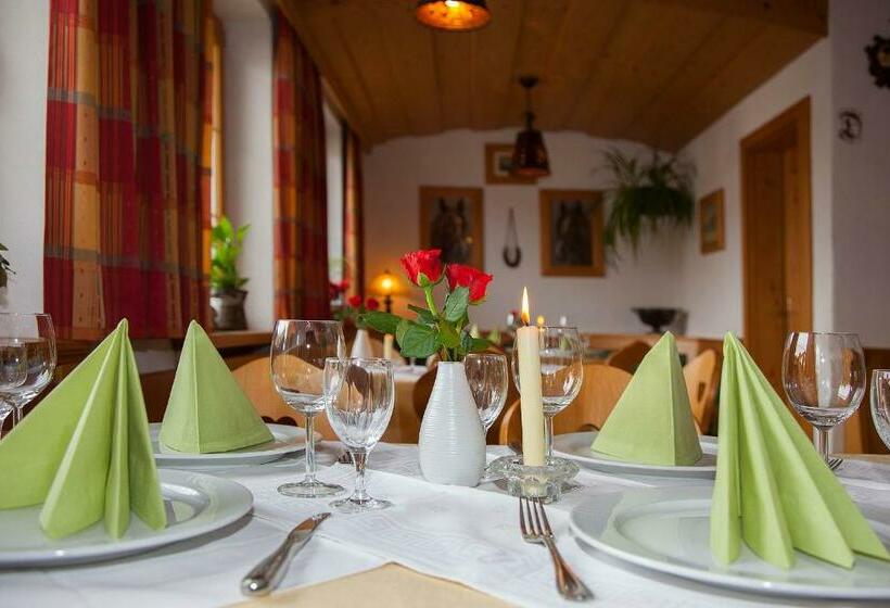 هاستل Frühstückspension Gästehaus Zum Weissen Rössl