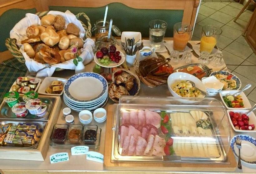 هاستل Frühstückspension Gästehaus Zum Weissen Rössl