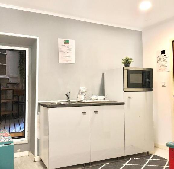 هاستل Now Bastidor Jovial