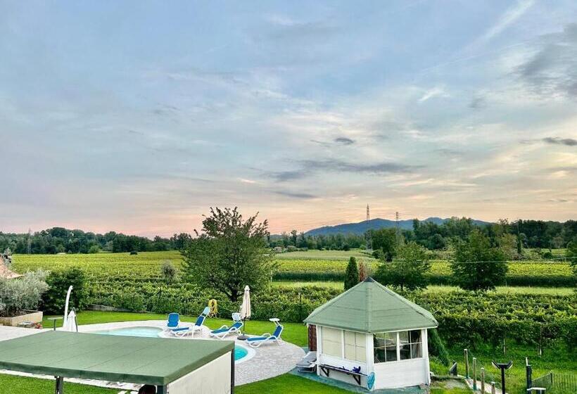 تختخواب و صبحانه Country House La Montagnola