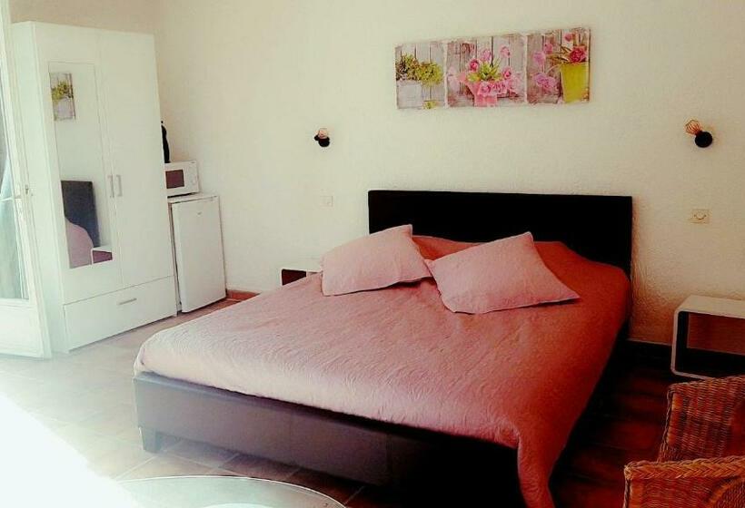 مبيت وإفطار Es Aqui