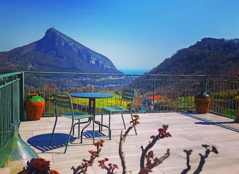 تختخواب و صبحانه La Roccia Incantata Amalfi Coast